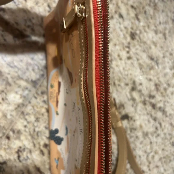 Texas Spartina 449 crossbody purse. AS IS BROKEN ZIPPER. Still a great bag! - Picture 3 of 7
